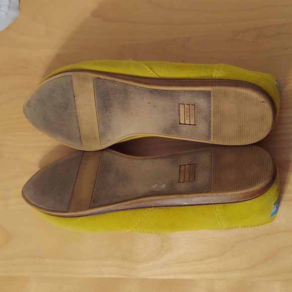 TOMS Shoes Blazing Yellow Women's Jutti Suede Flats Size 7 - Picture 15 of 16